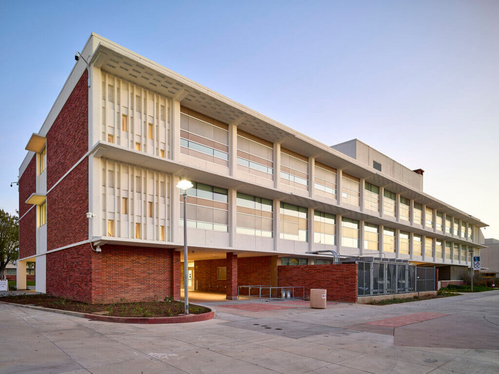 Southwest view of Da Vinci Hall